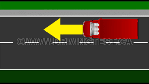 Test 1 - L'angle mort d'un chauffeur de camion peut s'étendre _______ devant la cabine.