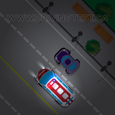 Test 3 - Si vous êtes dépassé par un véhicule d’urgence la nuit, que devez-vous faire ?