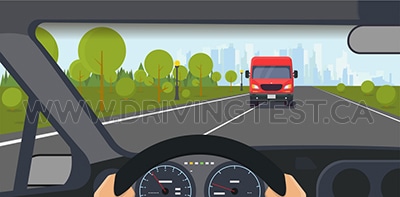 Test 4 - Quelle est la première chose à faire si vous voyez un véhicule qui semble sur le point d’entrer en collision avec vous ?